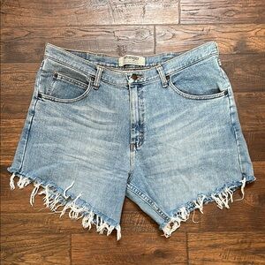 Wrangler Women's Frayed Hem Light Blue Jean Shorts UPCYCLED 35  fuller hips